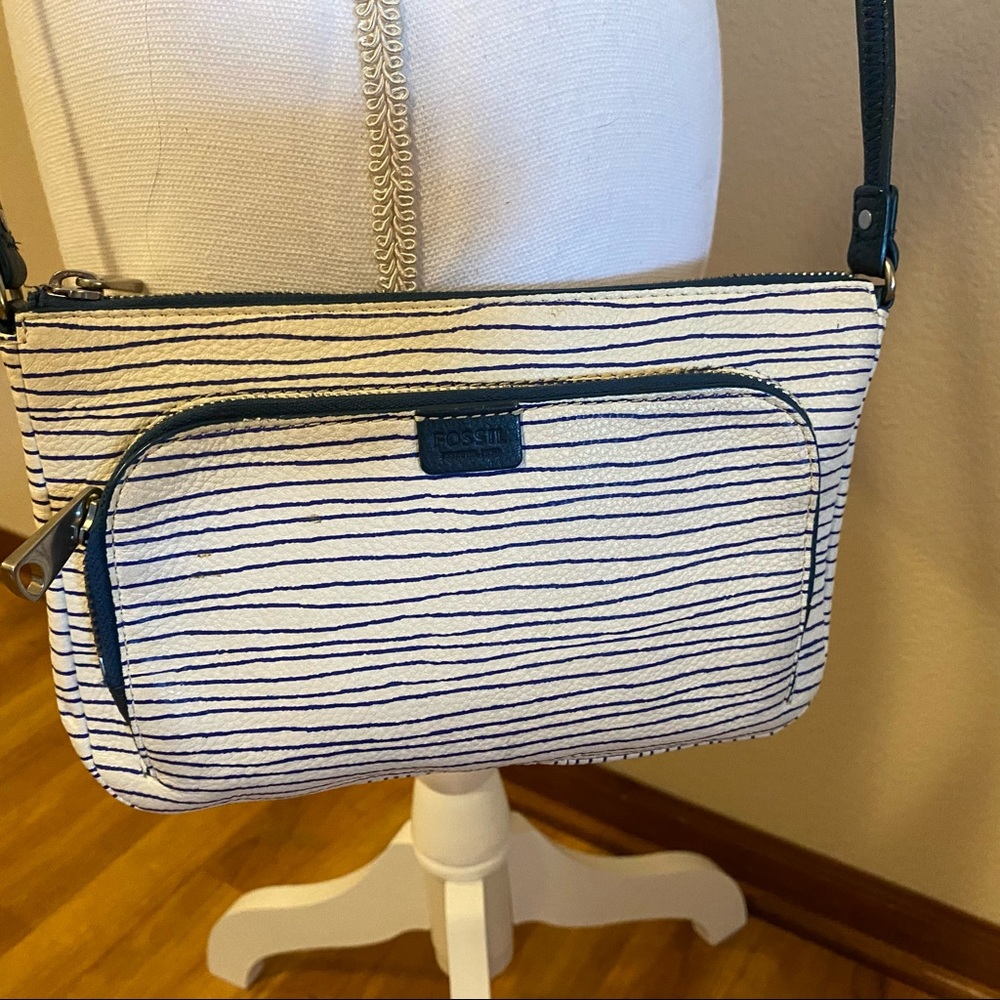 Small Leather Fossil Crossbody - Picture 8 of 12
